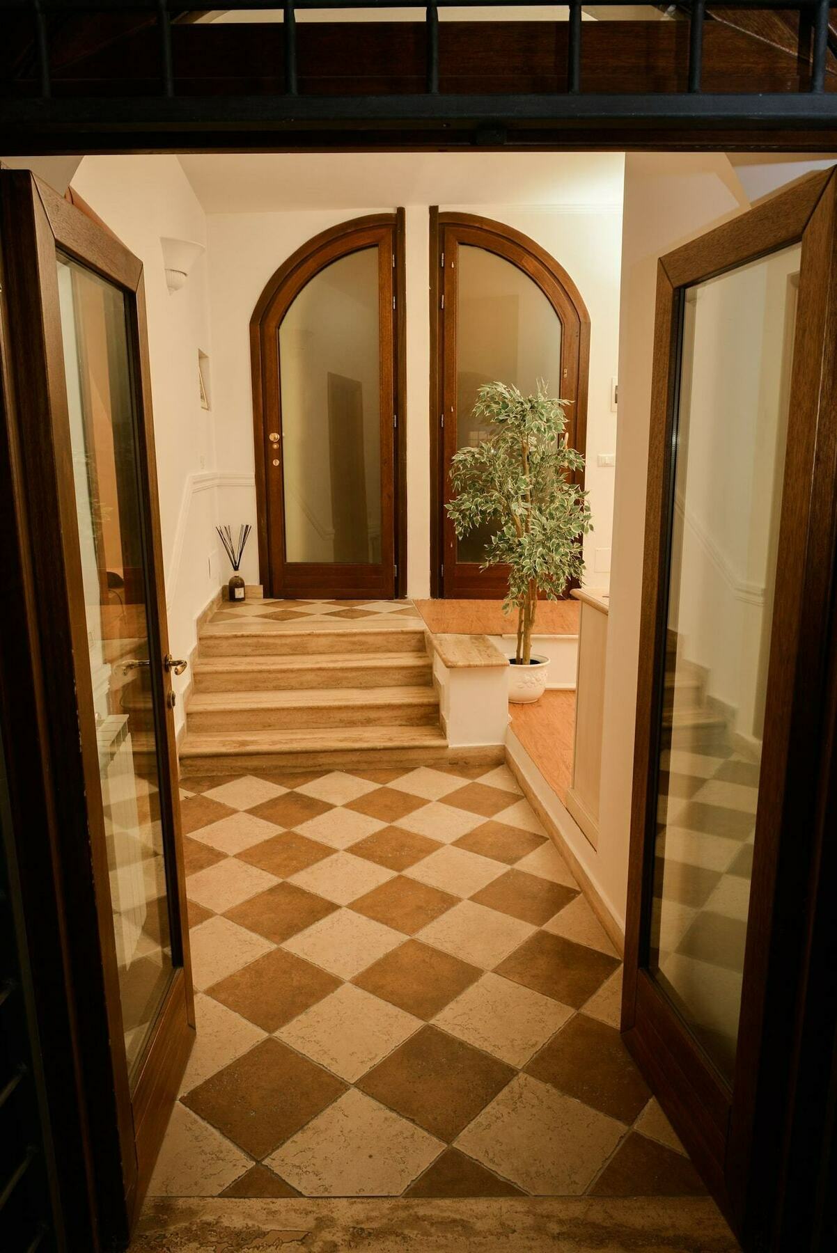 Lover's Palace - Luxurious In Center Of *